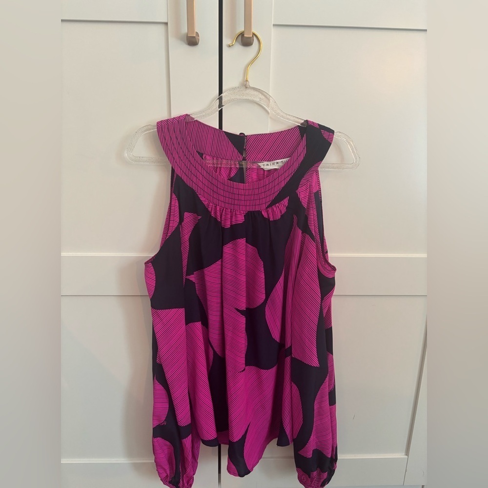 Trina Turk 100% Silk Cold Shoulder Top Blouse Pink Pattern Size Medium